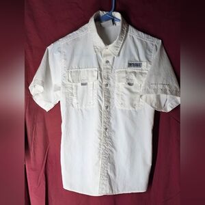 Columbia Omni Shade Boys Short Sleeve Button Down Shirt W/ Velcro Pockets.
